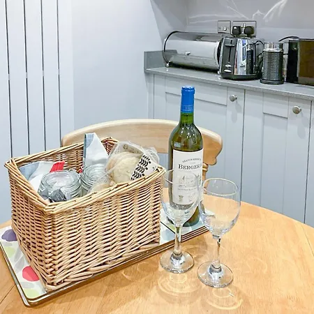 3 Catherine Keswick (Cumbria)